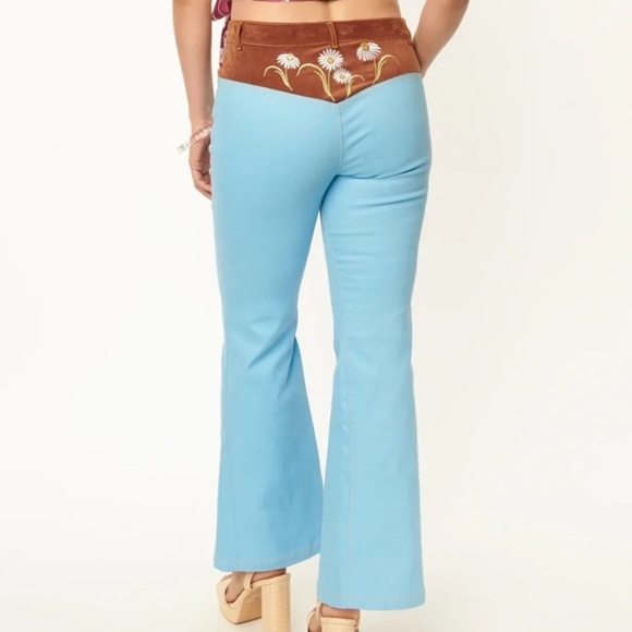 Unique Vintage Denim - Unique vintage x smiley collab boho jeans size large